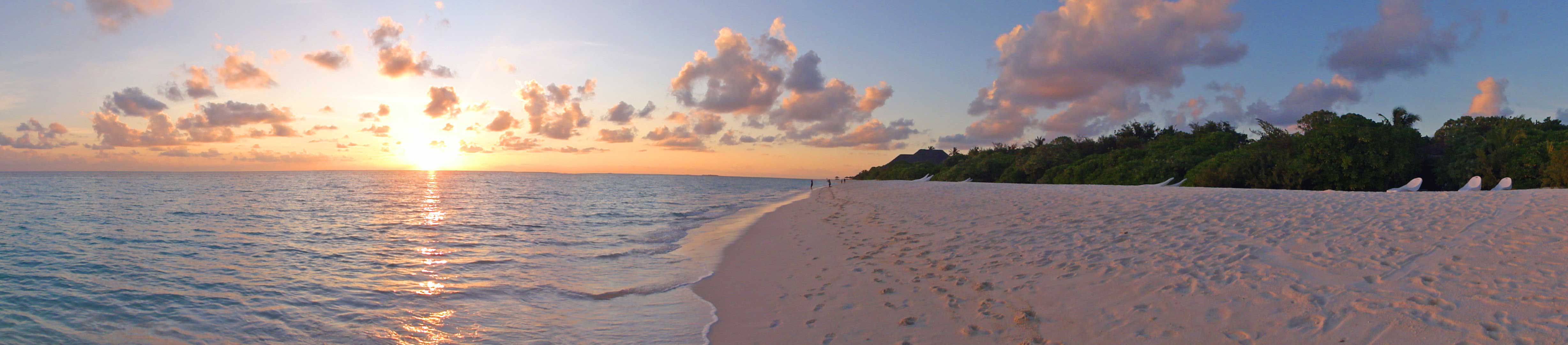 viaggio di nozze maldive: tramonto in spiaggia