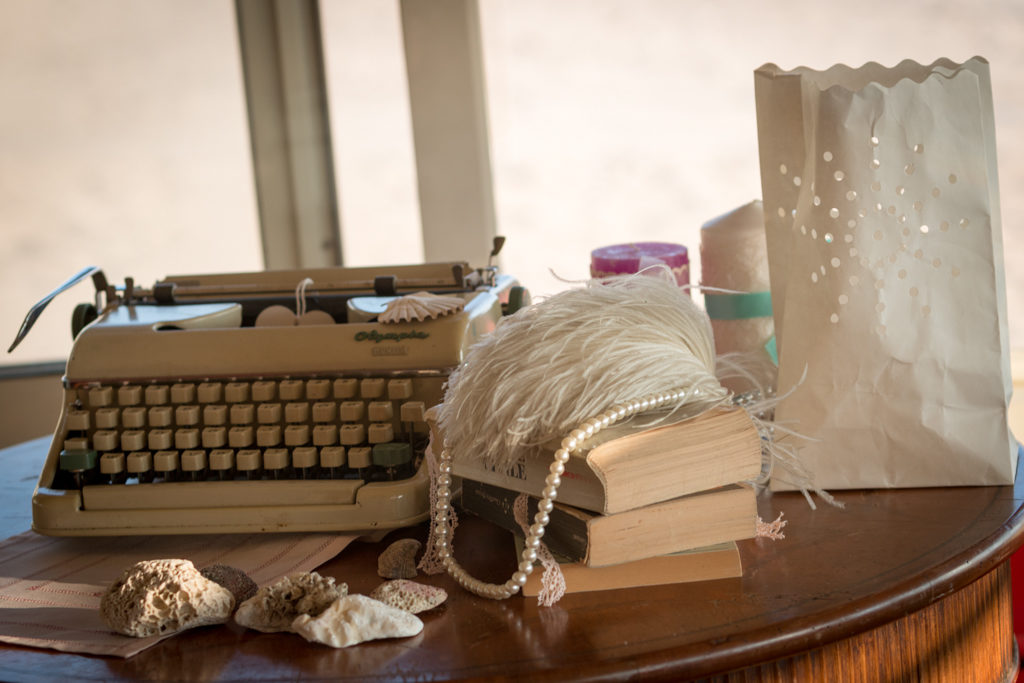  Vintage wedding decoration typewriter