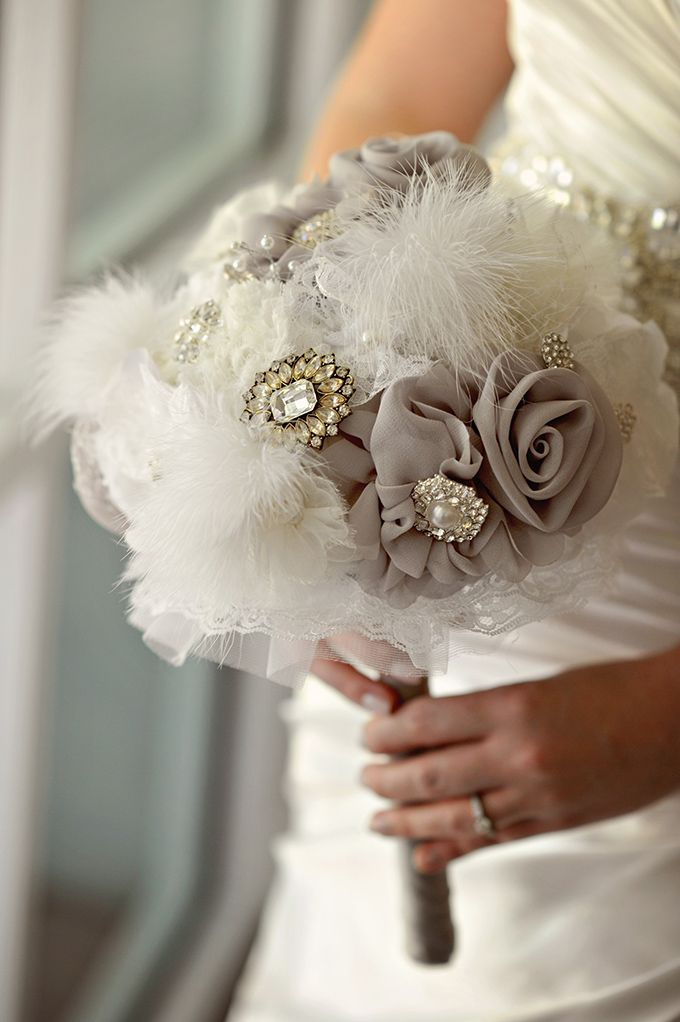 bouquet sposa particolari con fiori di stoffa