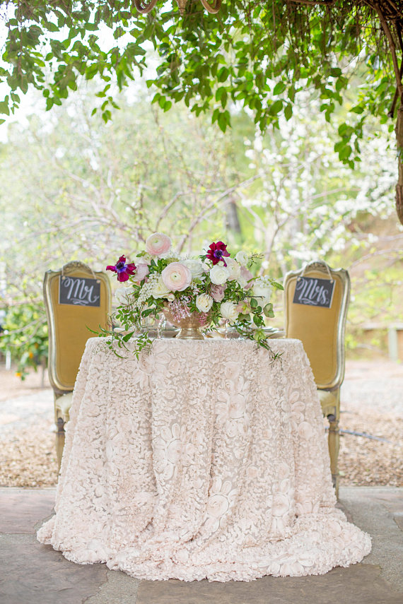 Tovagliato Matrimonio | Tovaglia Champagne Rose e abbinamento sedie